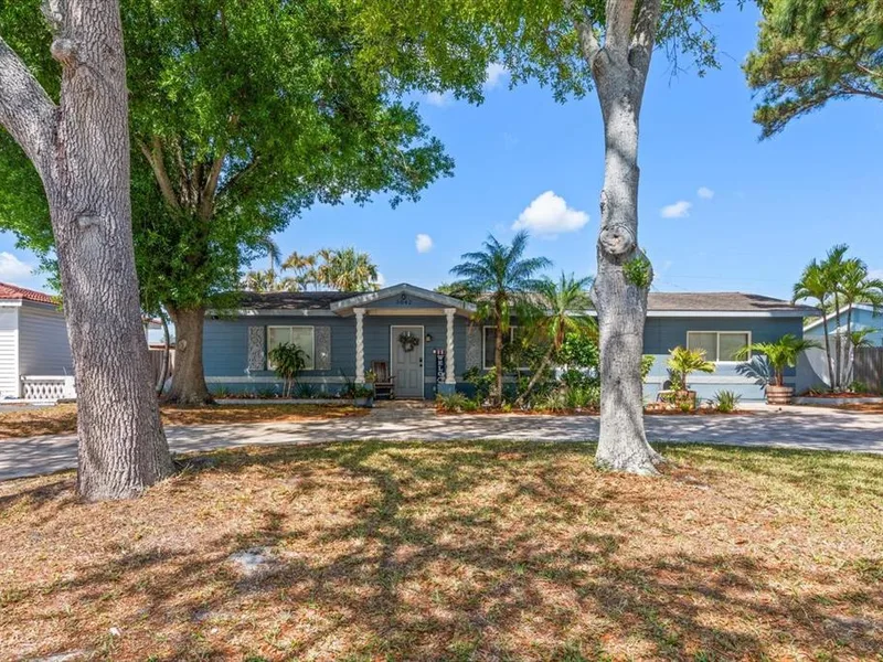 5042 Lake Charles Drive N, Kenneth City, FL, 33709