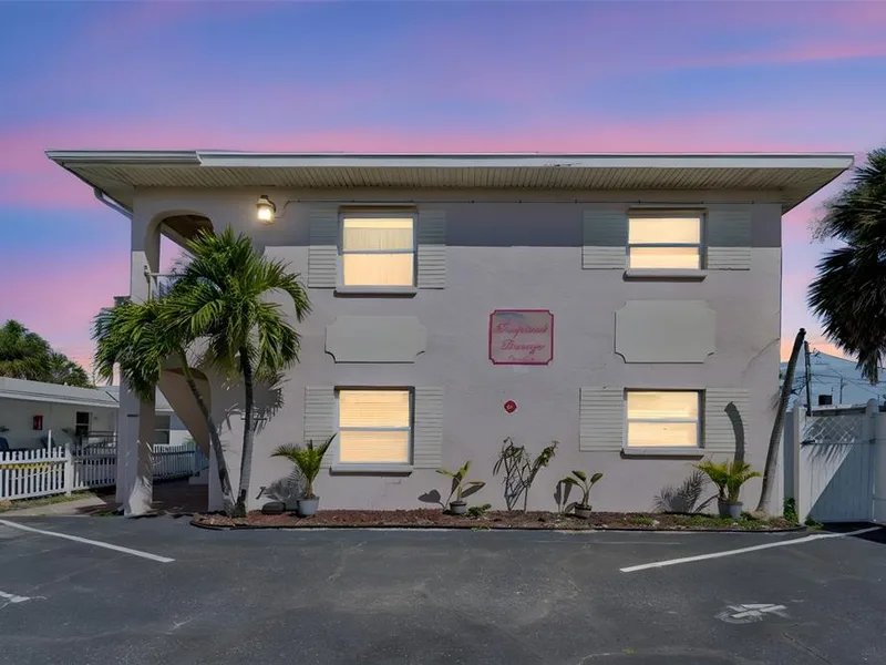 525 73rd Ave, Unit 5, St Pete Beach, FL, 33706