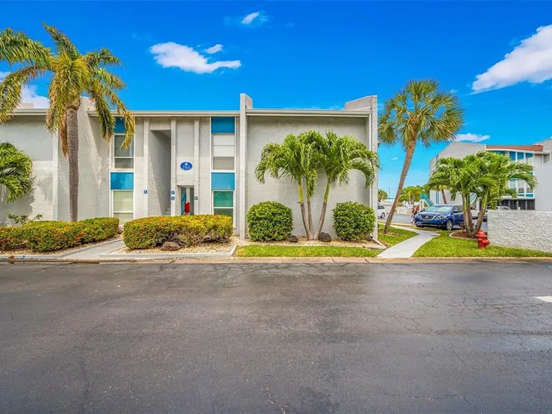 260 Medallion Boulevard, Unit F, Madeira Beach, FL, 33708
