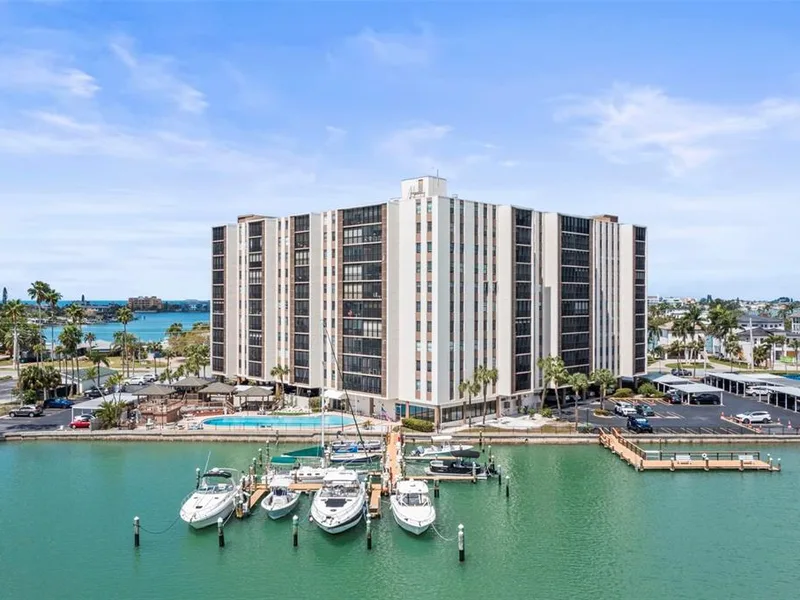 10355 Paradise Boulevard, Unit 403, Treasure Island, FL, 33706