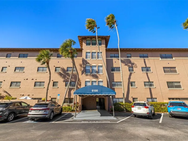 6100 Gulfport Boulevard S, Unit 414, Gulfport, FL, 33707