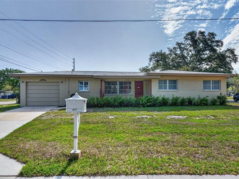 1610 Valencia Drive W, Largo, FL, 33778