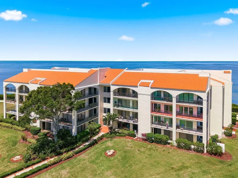 302 Mariner Drive, Unit 302, Tarpon Springs, FL, 34689