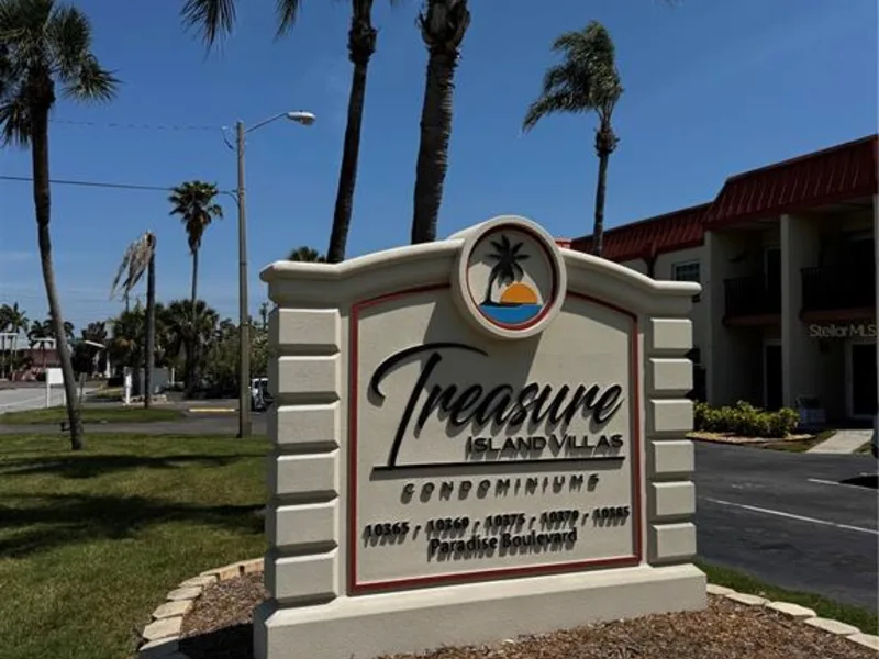10365 Paradise Boulevard, Unit 9, Treasure Island, FL, 33706