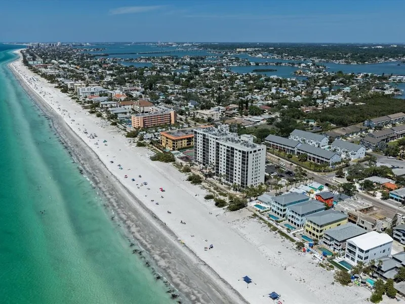 900 Gulf Boulevard, Unit 204, Indian Rocks Beach, FL, 33785