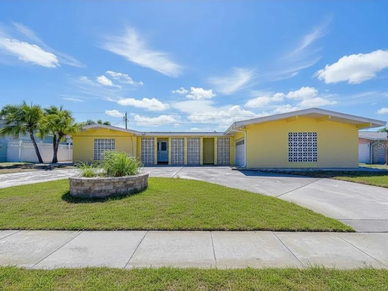 9625 Commodore Drive, Seminole, FL, 33776