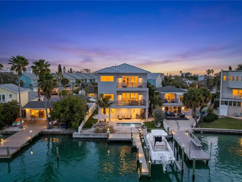 306 Bay Plz, Treasure Island, FL, 33706