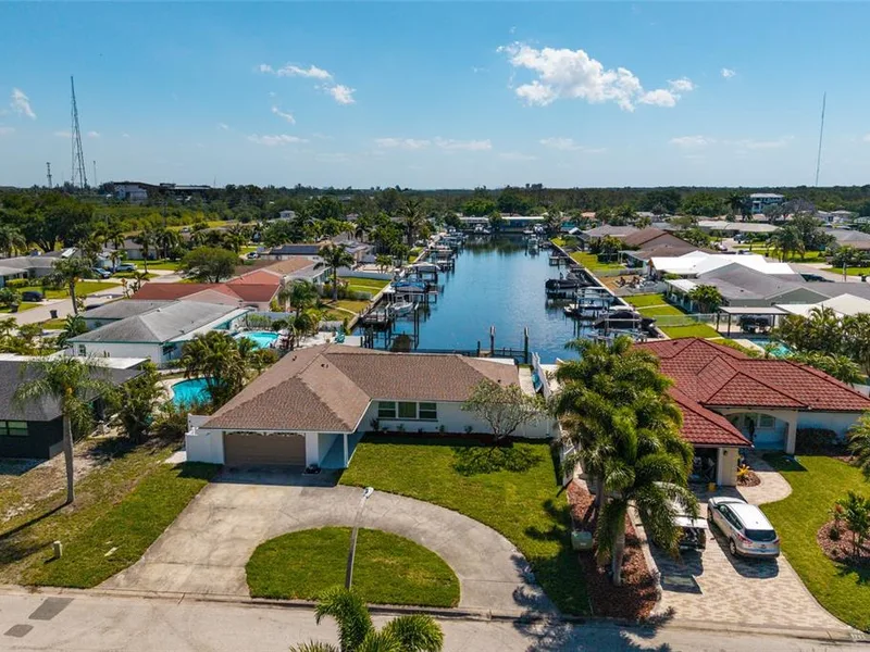 9773 1st Street NE, St Petersburg, FL, 33702