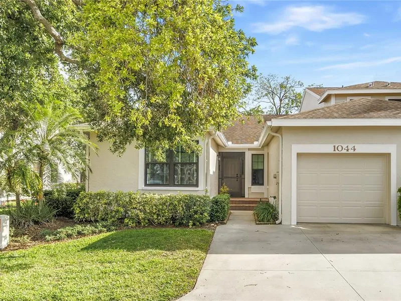1044 Romano Court NE, St Petersburg, FL, 33702