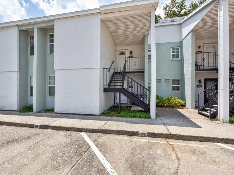 3803 N Oak Drive, Unit B32, Tampa, FL, 33611